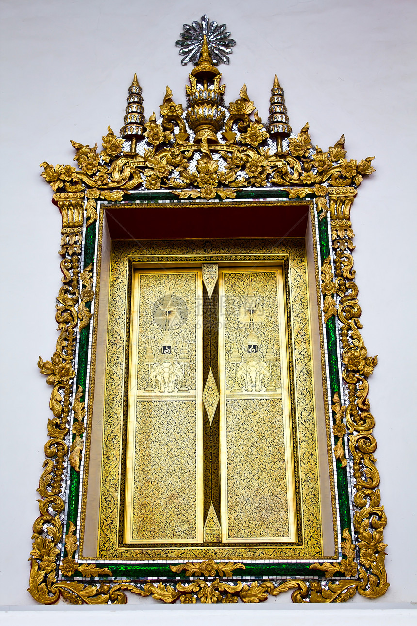 寺庙的金色拱窗图片