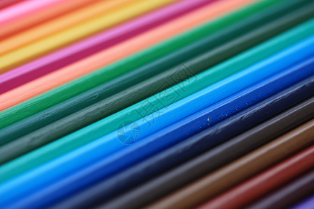 彩色铅笔剪贴簿线条调色板木头学校彩虹孩子们礼物装潢工具背景图片