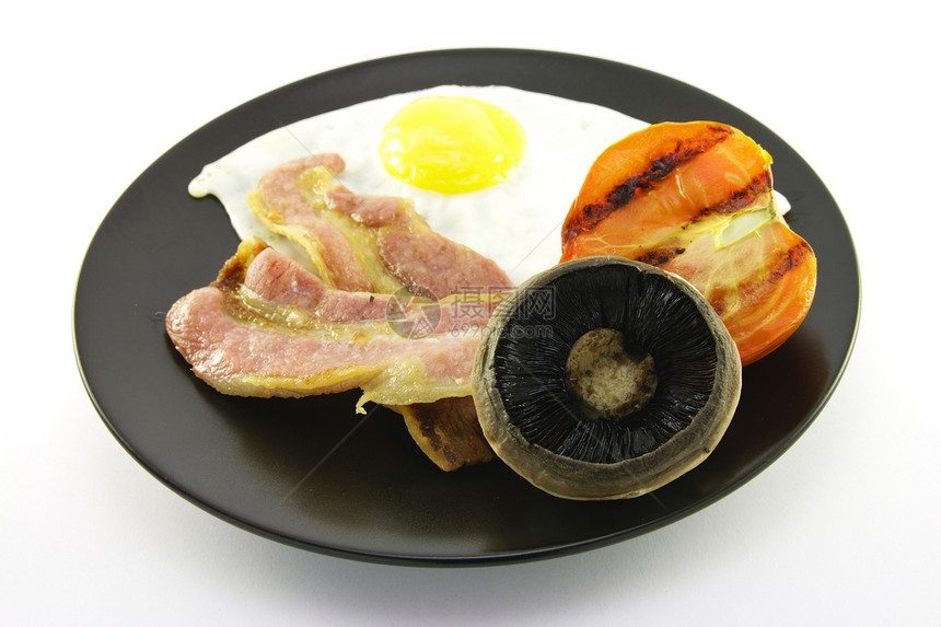 早餐在黑盘上烹饪平底锅油炸食物猪肉英语脂肪带子味道盘子图片
