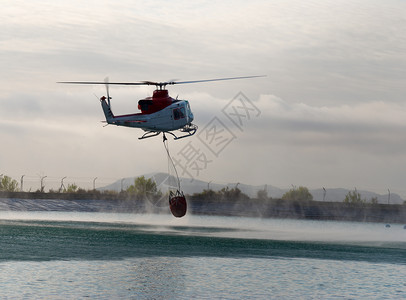 消防旅直升机森林消防员转子救援水平安全旋转行动螺旋桨消防队员背景图片