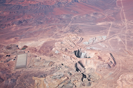 智利阿塔卡马沙漠露天铜矿的空中观察金子矿石资源露天美化岩石财富材料峡谷加载金属高清图片素材