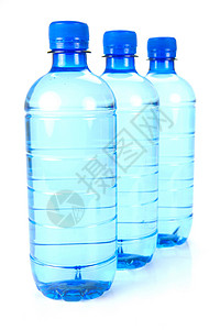 瓶装水瓶子回收塑料白色液体环境背景图片