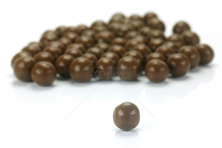 巧克力混合球涂层白色糖果食物图片