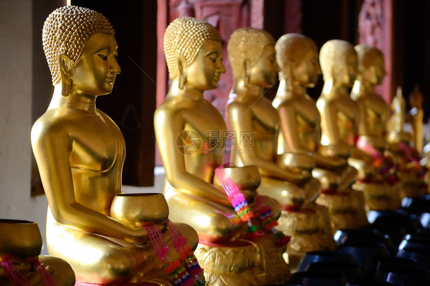 泰国寺庙里的佛像金子旅行图片