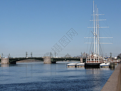 圣彼得堡河滨帆船背景图片