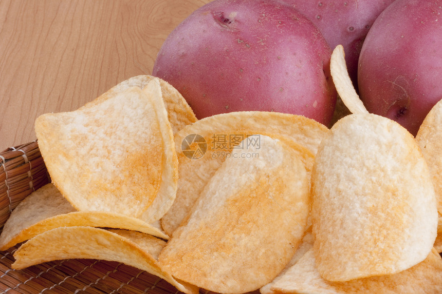土豆薯片营养金子蔬菜原油芯片粉色黄色棕色噼啪圆形图片
