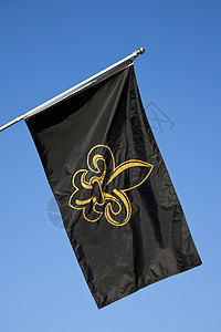 路易斯安那州标志圣人蓝色黑色天空百合旗帜背景图片