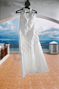 婚礼草礼服婚纱白色新娘天空定制摄影背景图片