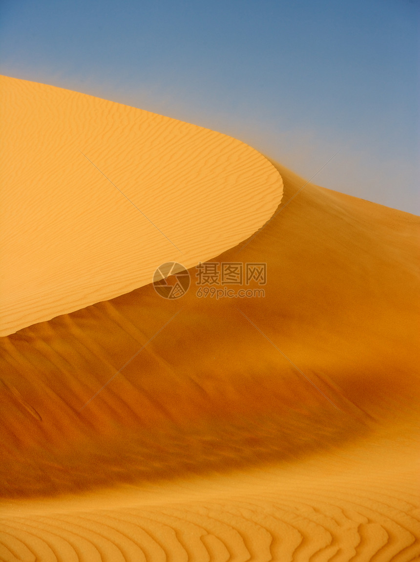沙丘上的风色彩空季旅行寂寞天空沙漠干旱图片