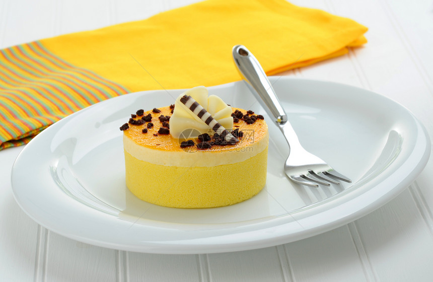 美味柠檬蛋糕盘子甜点蛋糕柠檬黄色巧克力图片
