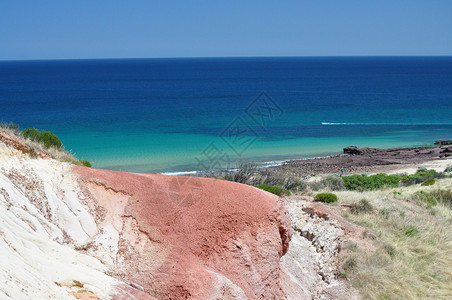 南澳大利亚州保护公园 海滨蓝色和红石明信片支撑地标晴天天堂岩石海洋海景海滩热带背景图片