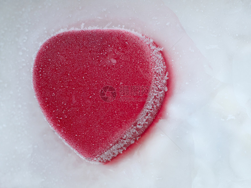 冰中的心脏冻结冰晶白色红色水平对象冷藏图片