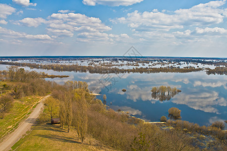 春季大河Dneprur高清图片