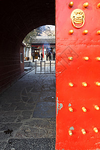宗教建筑建设建造叶子红色概念旅行庙门背景图片