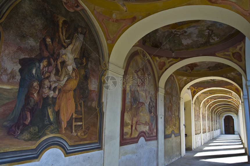 在白山教堂举行上帝花园寺庙蓝色地标艺术建筑太阳旅游走廊图片