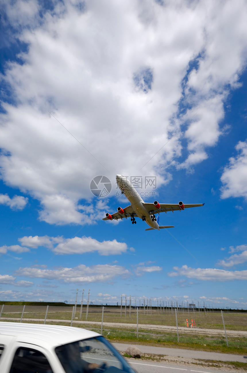着陆飞机风险白色蓝色勘探假期运动翅膀多云旅行涡轮图片