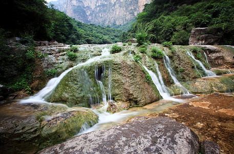 中国云台山的瀑水和级联地质学旅游溪流地质运动矿物旅行茶点力量蓝色背景图片