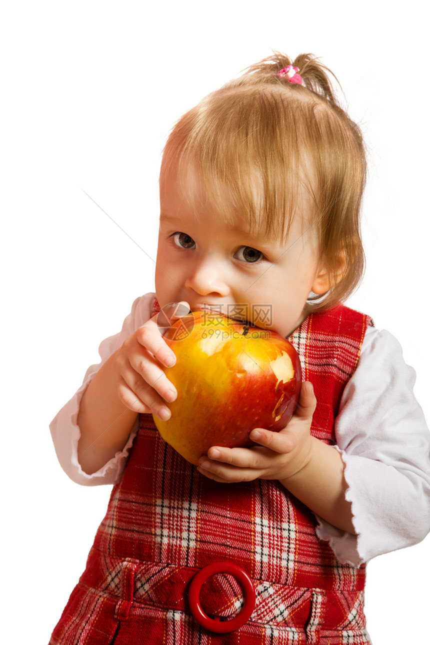 女孩吃苹果卷曲衬衫微笑童年享受工作室女儿后代孩子喜悦图片