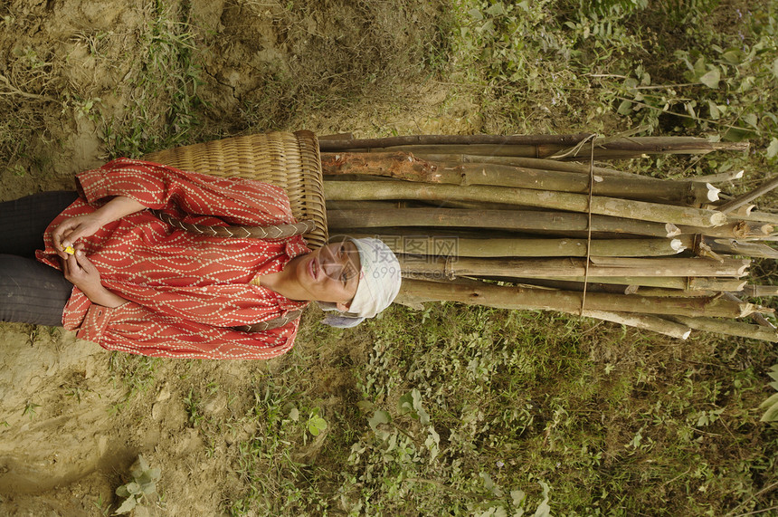 木材加工多样性苦差事女孩山地少数民族背包种族女性部落民族图片