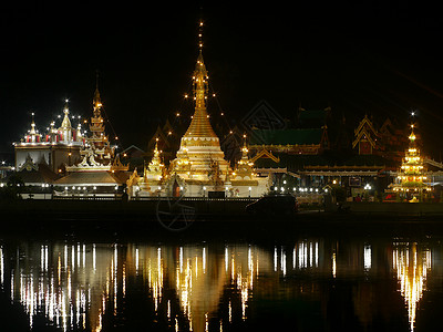 佛教八宗晚上在梅红子的文化太极反射宗教建筑学寺庙池塘城市黑色农宗背景