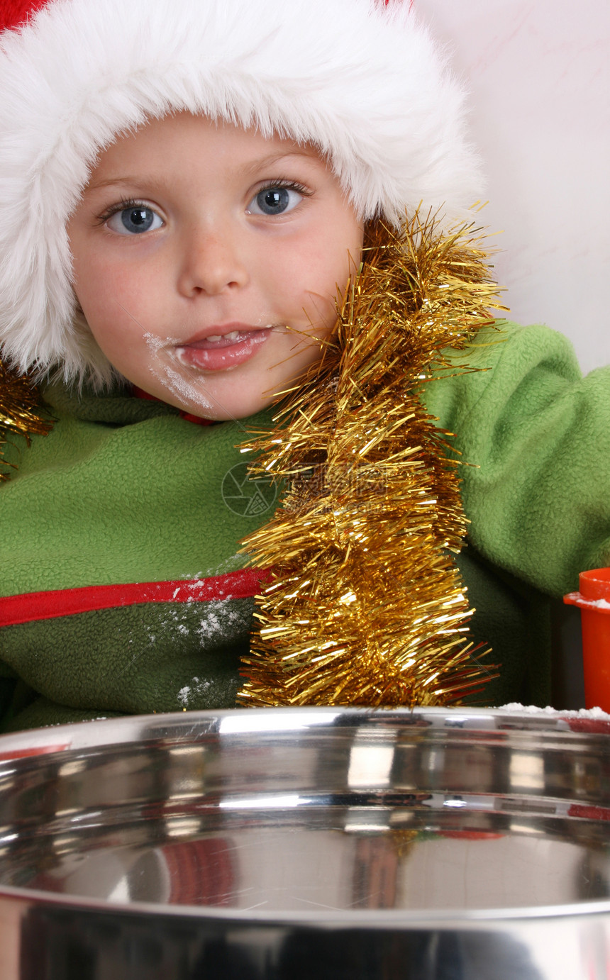 烤圣诞饼干帽子红色男生厨房儿童绿色面粉白色烘烤图片