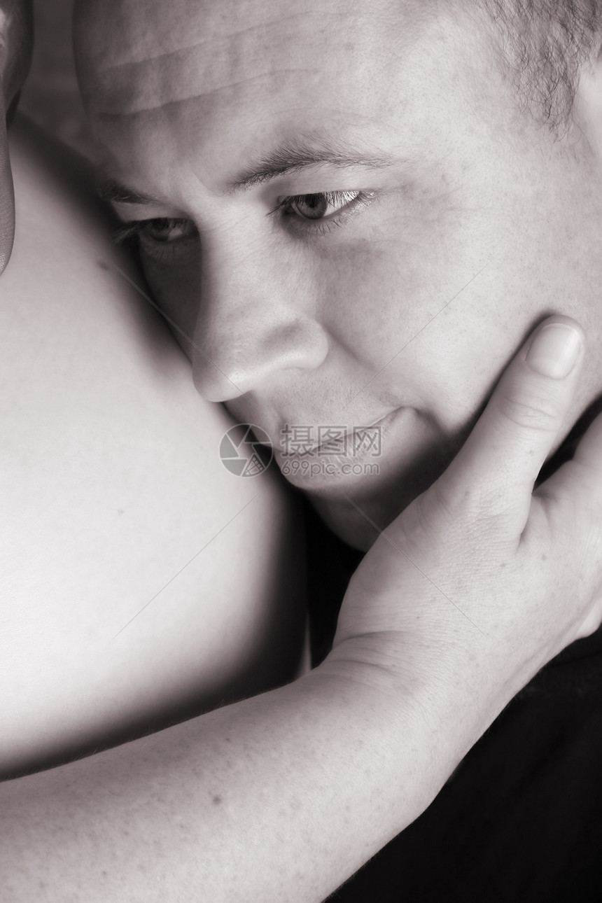 怀孕夫妇父亲女士丈夫生活生育力幸福婴儿拥抱女性男人图片