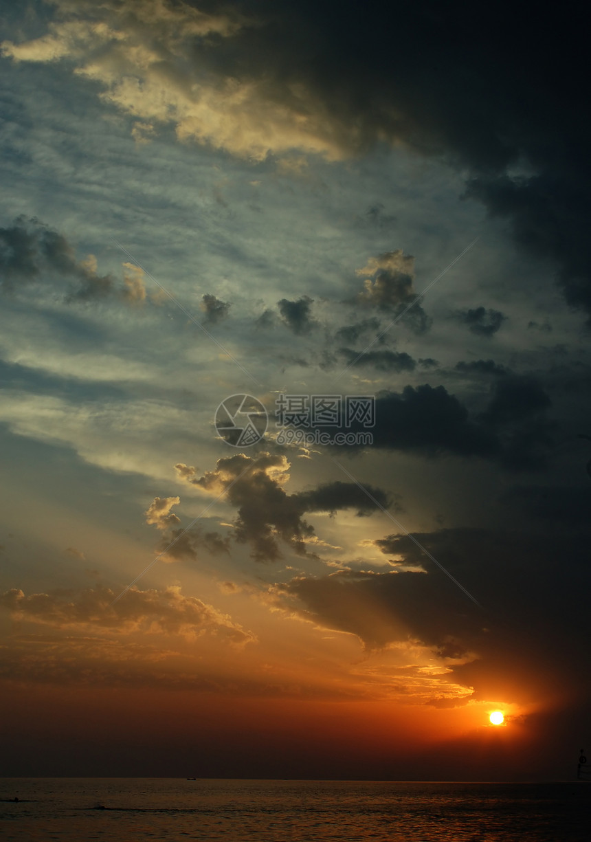 美麗的日落_ dramatic_sky图片