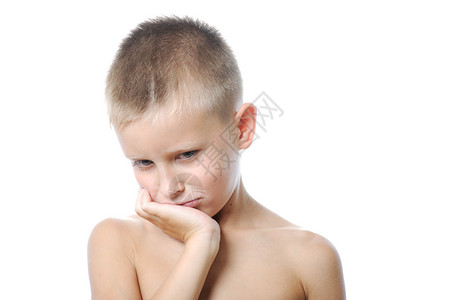 一个年轻男孩的肖像男性白色忧郁生活悲伤寂寞孩子童年男生后代背景图片