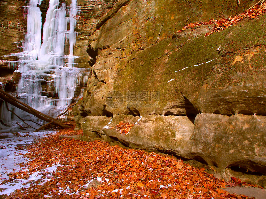 马蒂森州立公园  伊利诺伊州寒意悬崖寒冷树叶环境叶子岩石生态溪流冻结图片