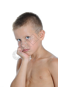 一个年轻男孩的肖像 看着烦恼不安背景图片