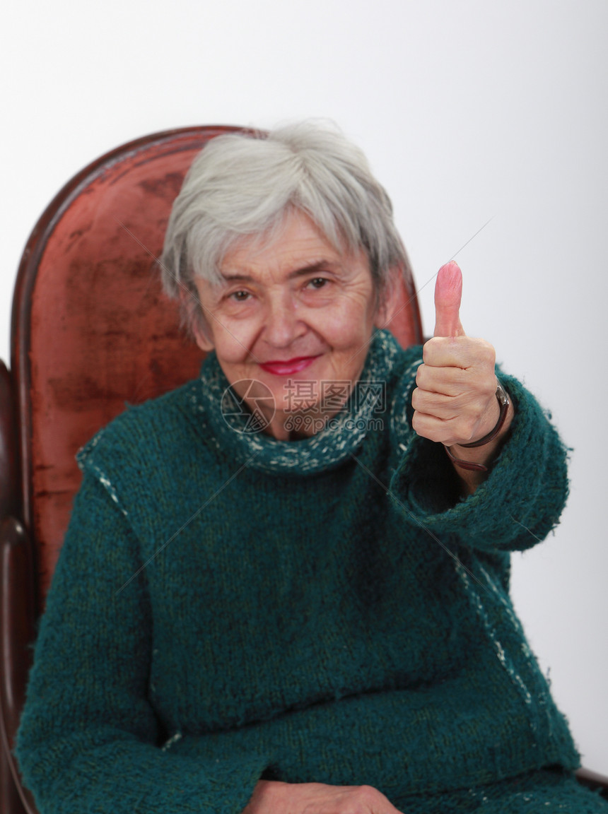 女高级女性奶奶拇指白发老年老化拳头手势幸福微笑祖母图片