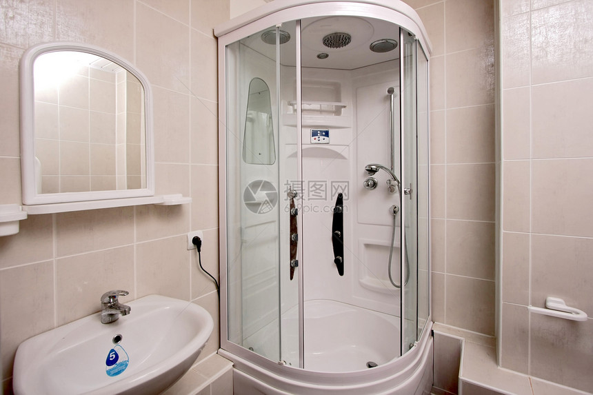洗手间房间洗涤陈列柜浴室镜子框架玻璃灯光白色住宅图片