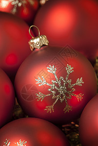 圣诞舞会装饰品玩具金子红色背景图片