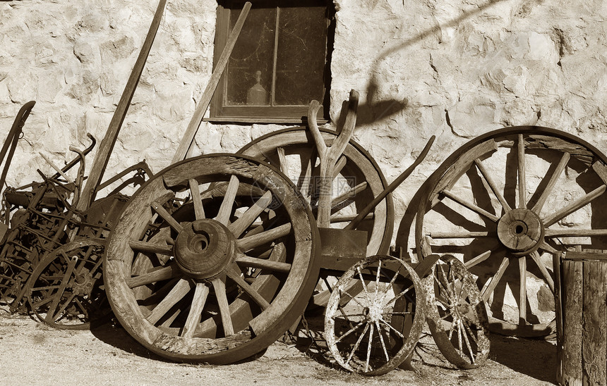 旧车轮先锋维修大车棕色铁匠仪器木头车皮农场农业图片