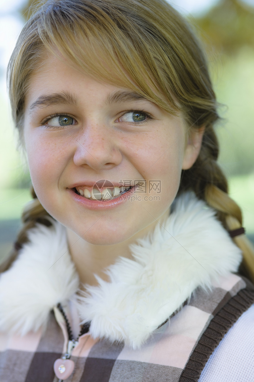 Tween 女孩青春期女性少年童年孩子辫子青少年青年金发微笑图片