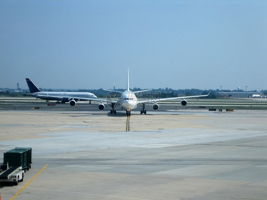 飞机和航空框架力量旅游交通地面航空公司跑道机身控制器游客图片