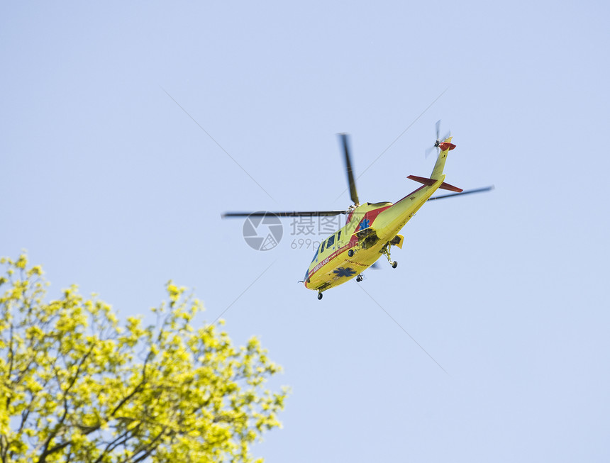 救护车直升机土地直升飞机高度表蓝色涡轮尾巴刀刃天空运动喷射图片
