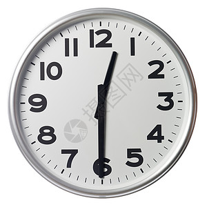 十二点半白色时钟数字分针时间小时黑色背景图片