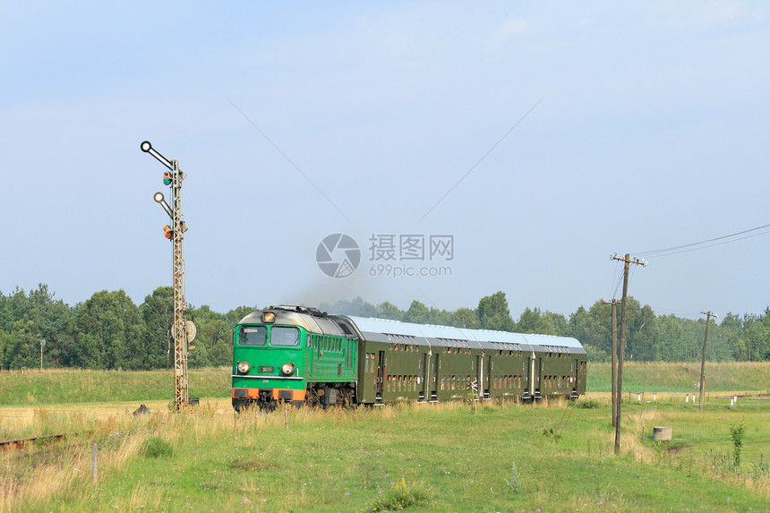 客乘火车运输农村引擎列车爱好假期历史阳光机车风景图片