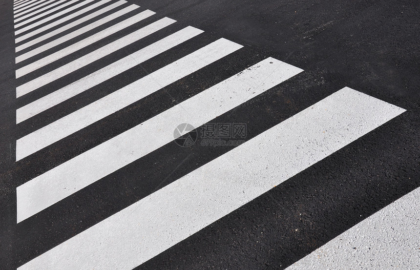 十字路行沥青黑色城市街道行人车道柏油灰色白色交通图片