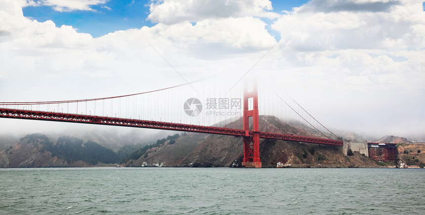 旧金山的金门大桥历史海洋冲浪波浪岩石公园图片