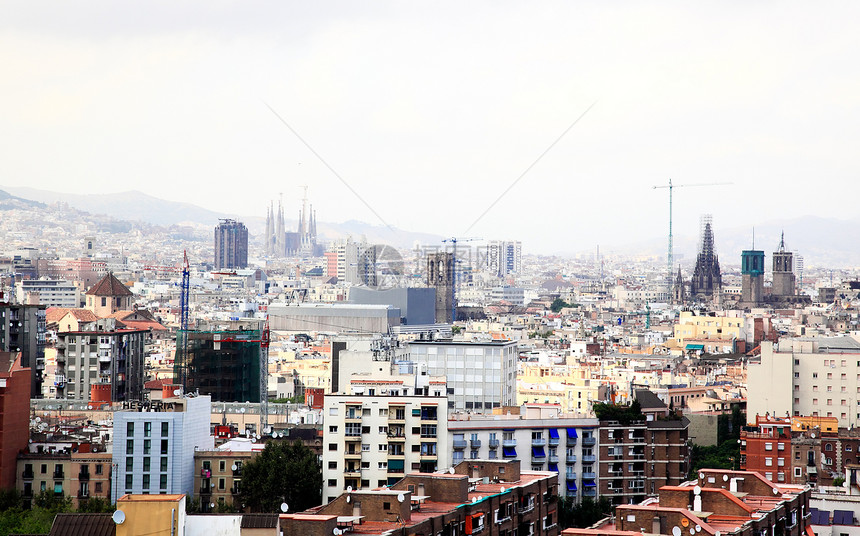 巴塞罗那市的空中观察天线椭圆形天空地标建筑城市商业吸引力景观旅游图片