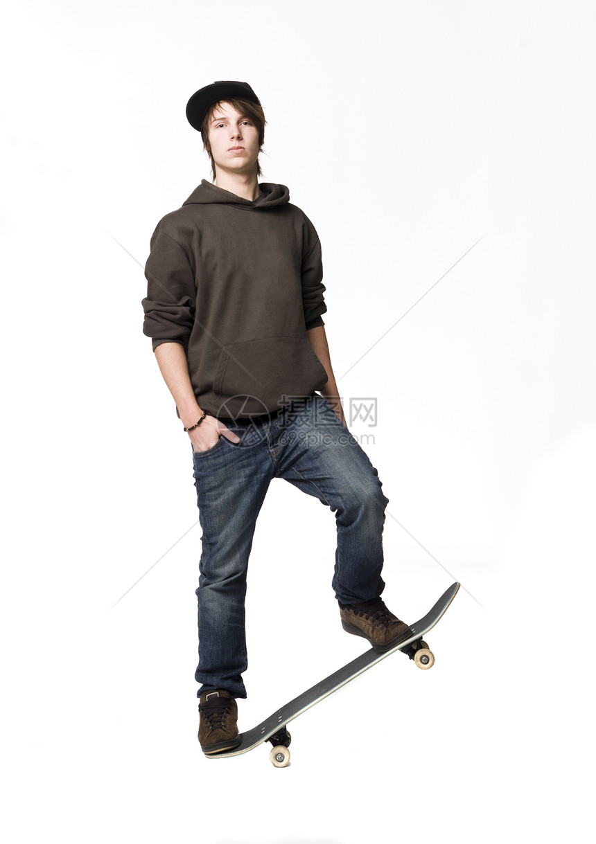 带滑板的男孩白色帽衫轮子木板工作室技巧行动兜帽牛仔裤帽子图片
