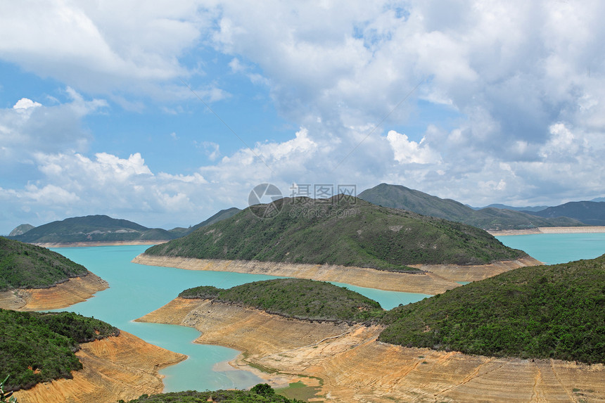 山区湖地块生态全景悬崖高度晴天蓝色天空风景岩石图片