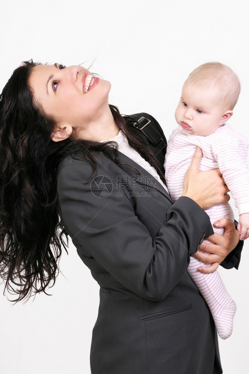 幸福的母亲和婴儿新生新生儿工作乐趣拥抱职业女士女孩培育套装图片