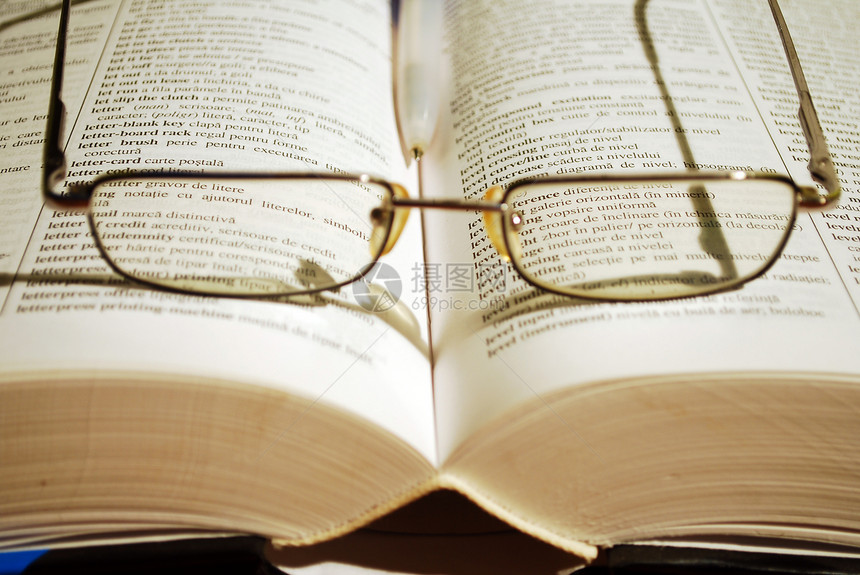 书目中的明镜学习学生商业眼镜大学图片