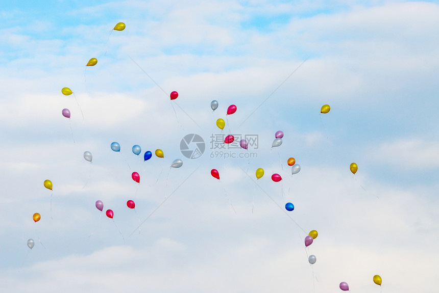 气球节日乐趣庆典彩虹细绳天空丝带航班娱乐派对图片
