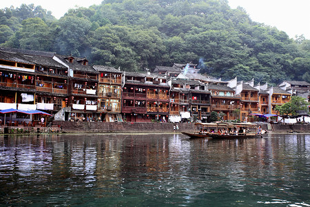 中国凤凰城的风景村庄房子少数民族吸引力建筑游客城市背景图片