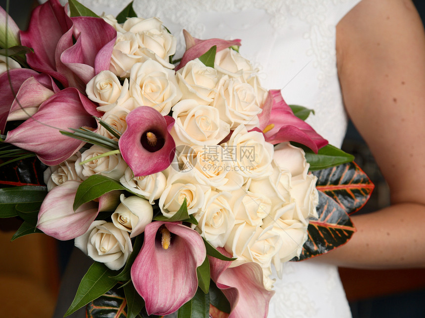 结婚布花百合玫瑰花朵婚姻花束手臂仪式新娘白色图片