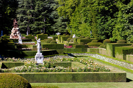 圣伊尔德丰索卡斯蒂利亚和莱昂宫殿花园高清图片